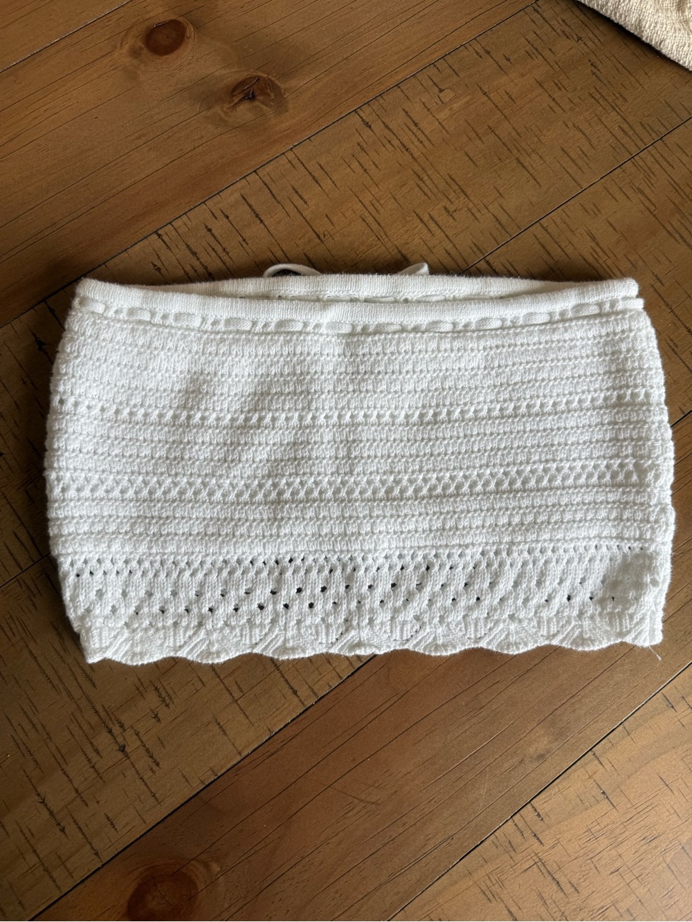 Hollister White Crochet Strapless Tube Top with Scalloped Hem - Picture 3 of 5